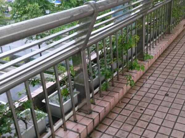 橋梁護欄